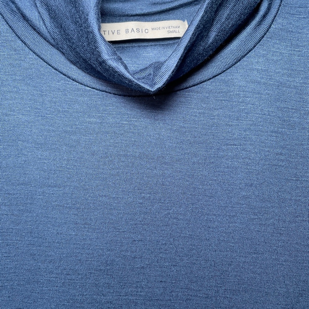 NWT- SOFT! Women's Rayon Jersey Turtleneck, Dark Blue - Picture 3 of 4